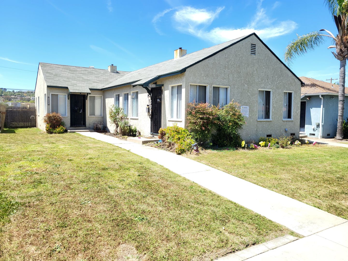 Long Beach Apartment: 2233-2235 Euclid