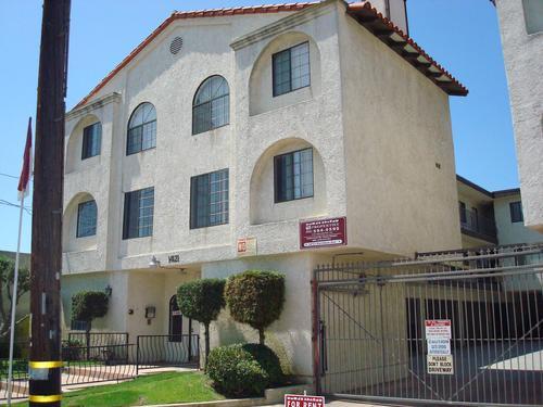 Hawthorne Apartment: 14115-21 Kornblum Ave.