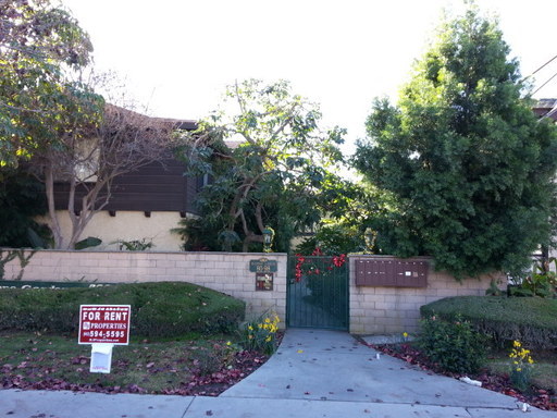 Los Alamitos 2bed 2bath Lower unit