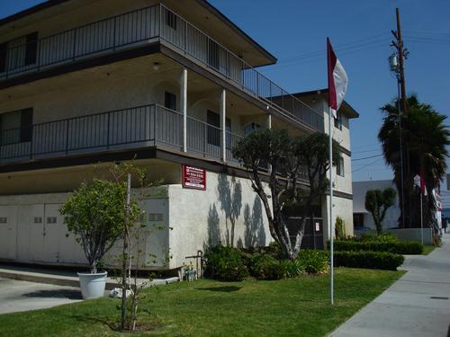 Hawthorne Apartment: 3137 W. 139th St.