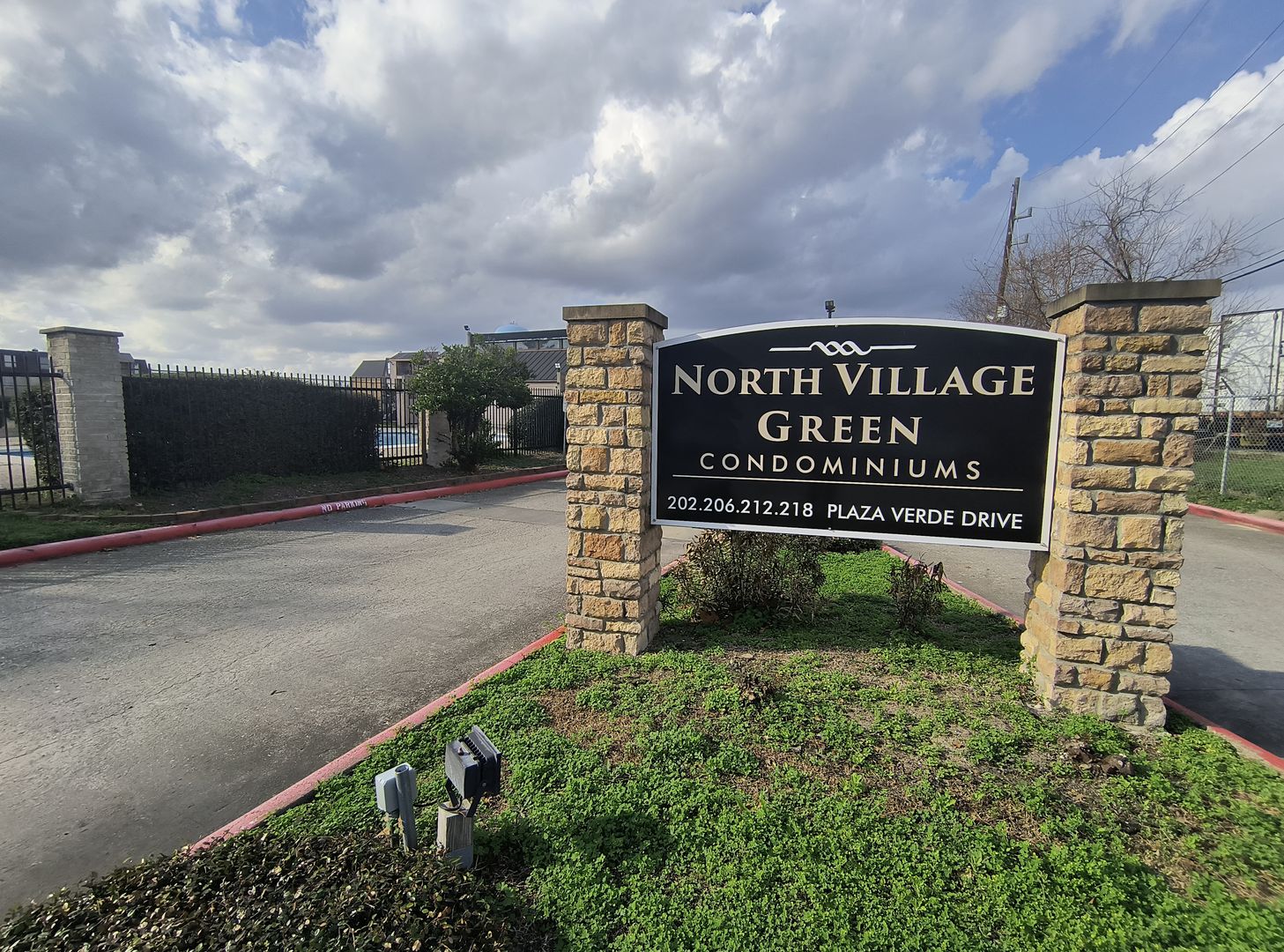 Houston Condo: 206 Plaza Verde Dr