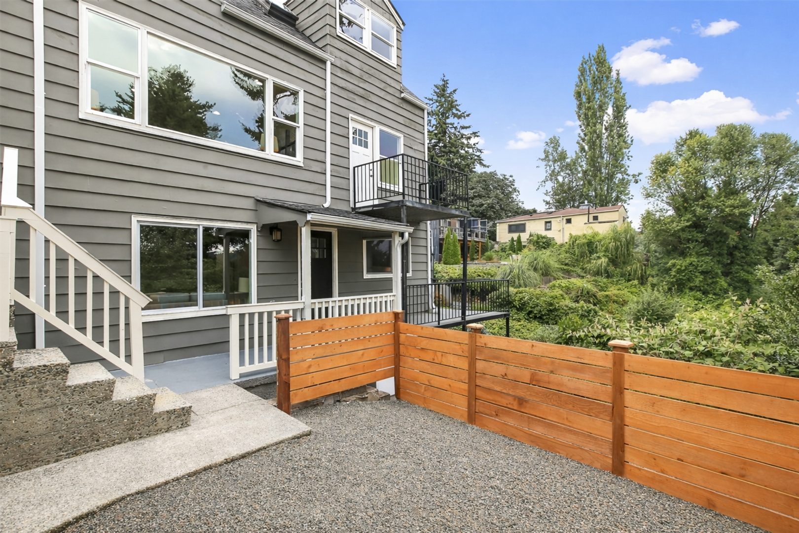 Seattle Apartment: 12334 Sand Point Way NE