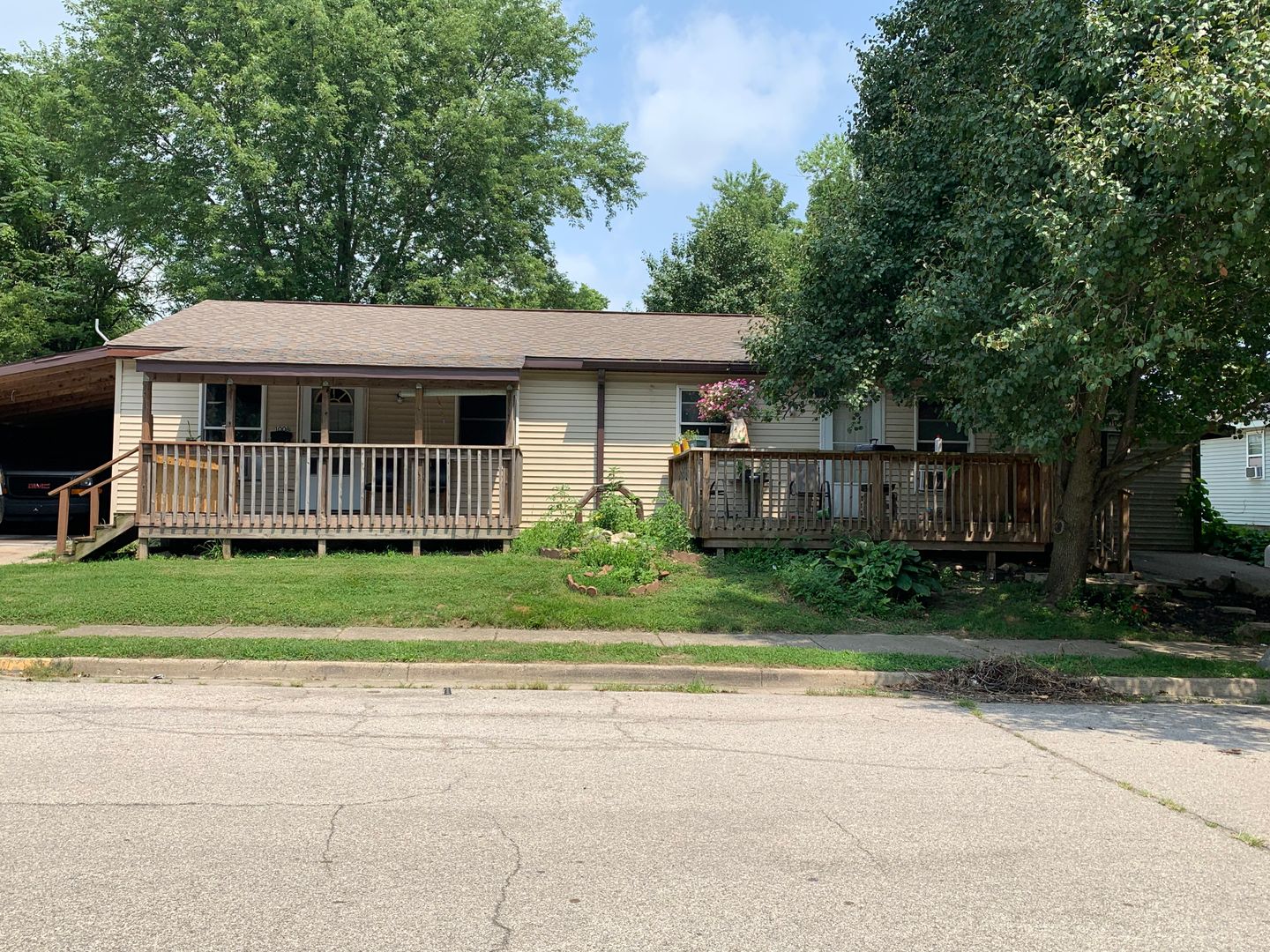 Crawfordsville Apartment: 1008-1010 E Chestnut St