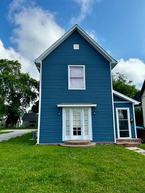 2 Bed 1.5 Bath Rental at 818 W Broadway Street - A, Logansport, IN – photo 1