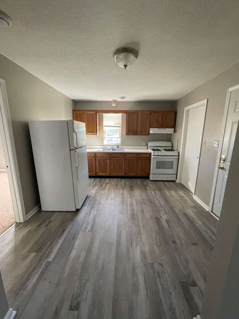 Veedersburg Apartment: 209 Liberty St