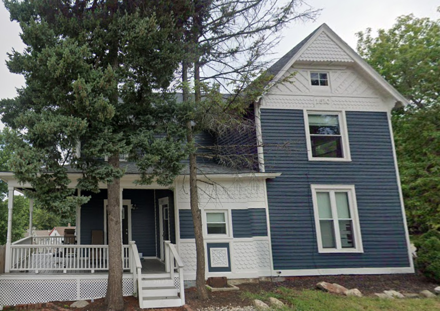 Lafayette House: 1512 Main Street