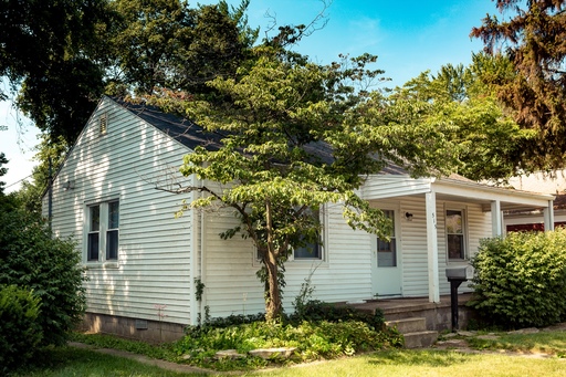 3 bedroom and 1 bathroom house located within minutes of campus! – photo 1