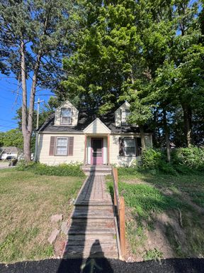 3 Bedroom House On Grant! – photo 1