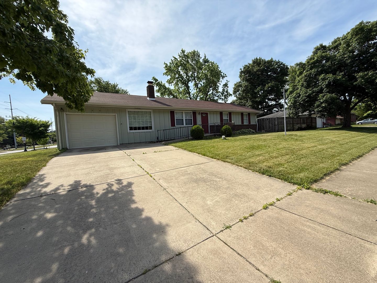 West Lafayette House: 100 Bristol Court