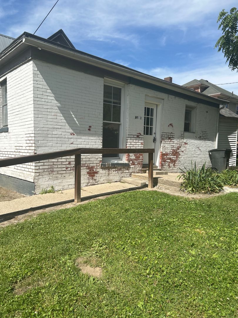 Crawfordsville Apartment: 215 W Pike Street