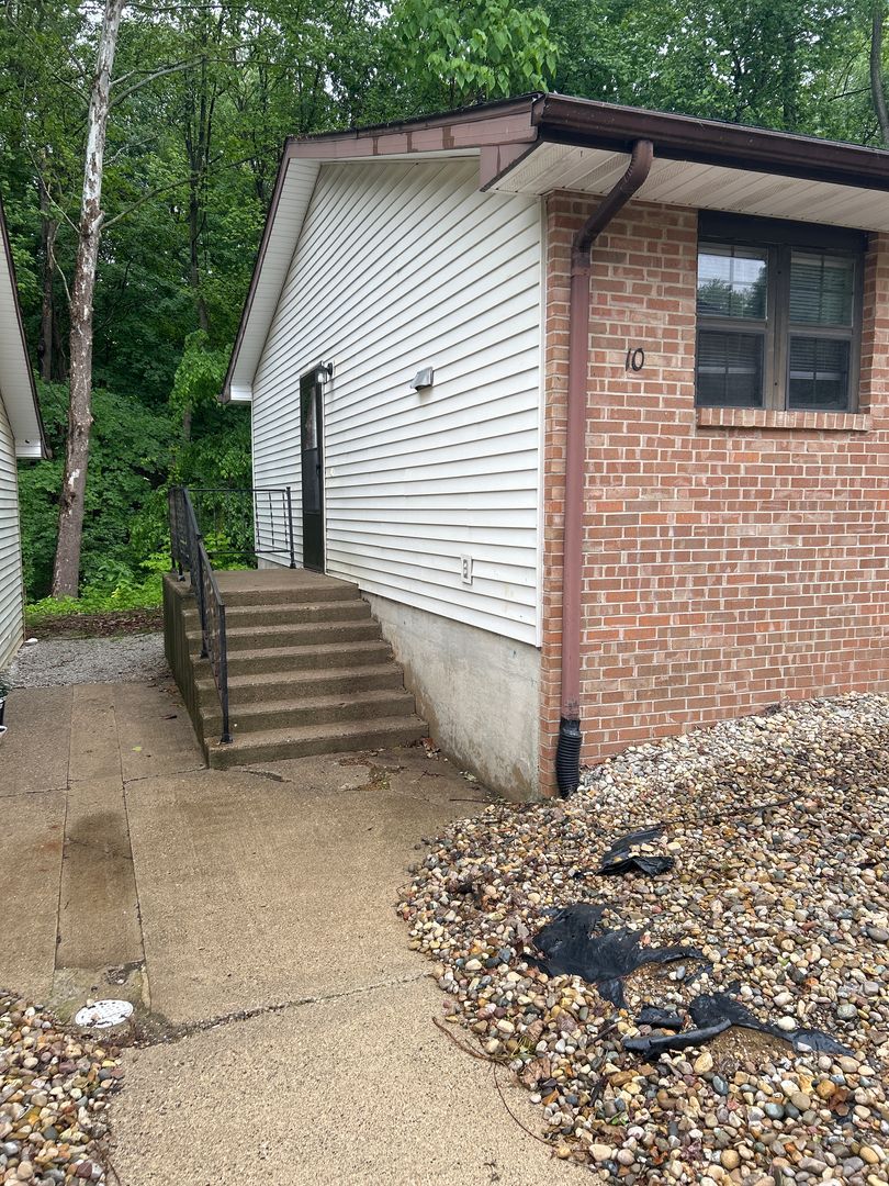 Veedersburg Apartment: 414 W Harrison Street