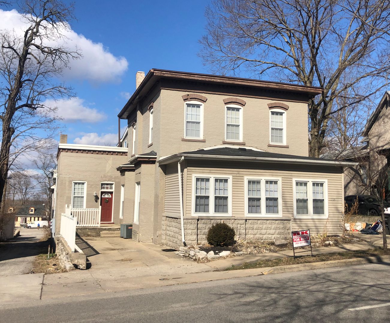 Lafayette Apartment: 1218 Columbia St