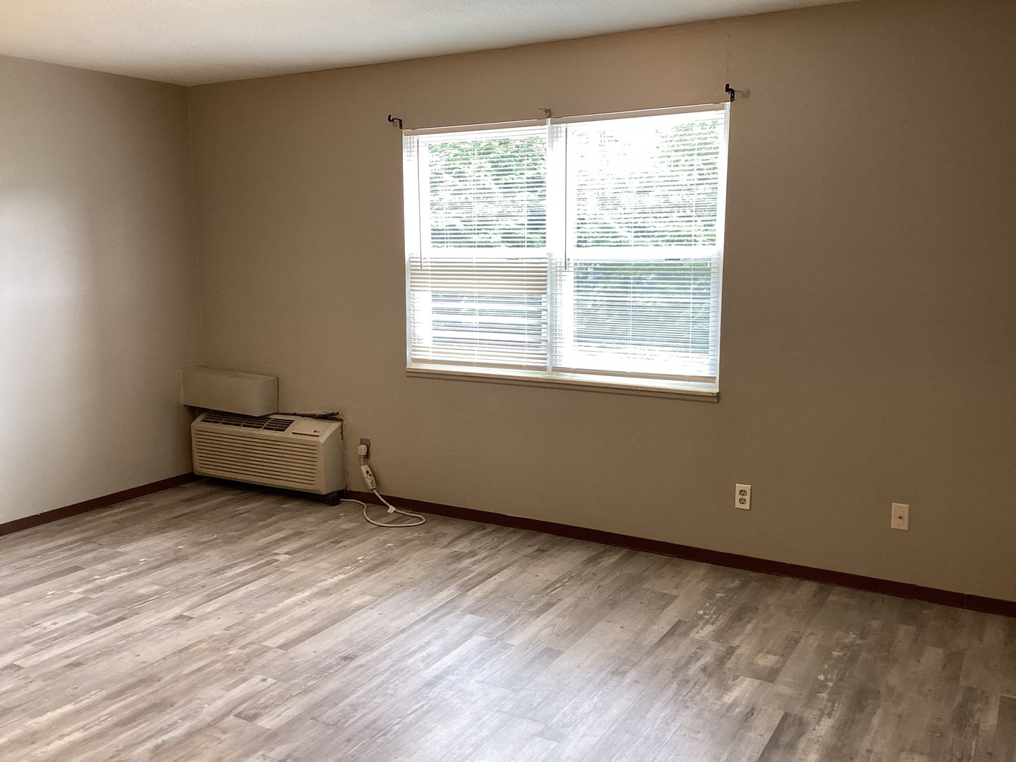 Rockville Apartment: 205 N Michigan Street