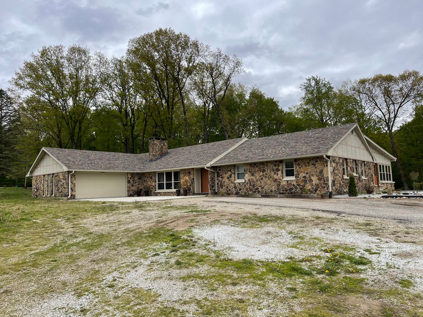 Recently Updated 4 Bedroom House On 10 Acres!