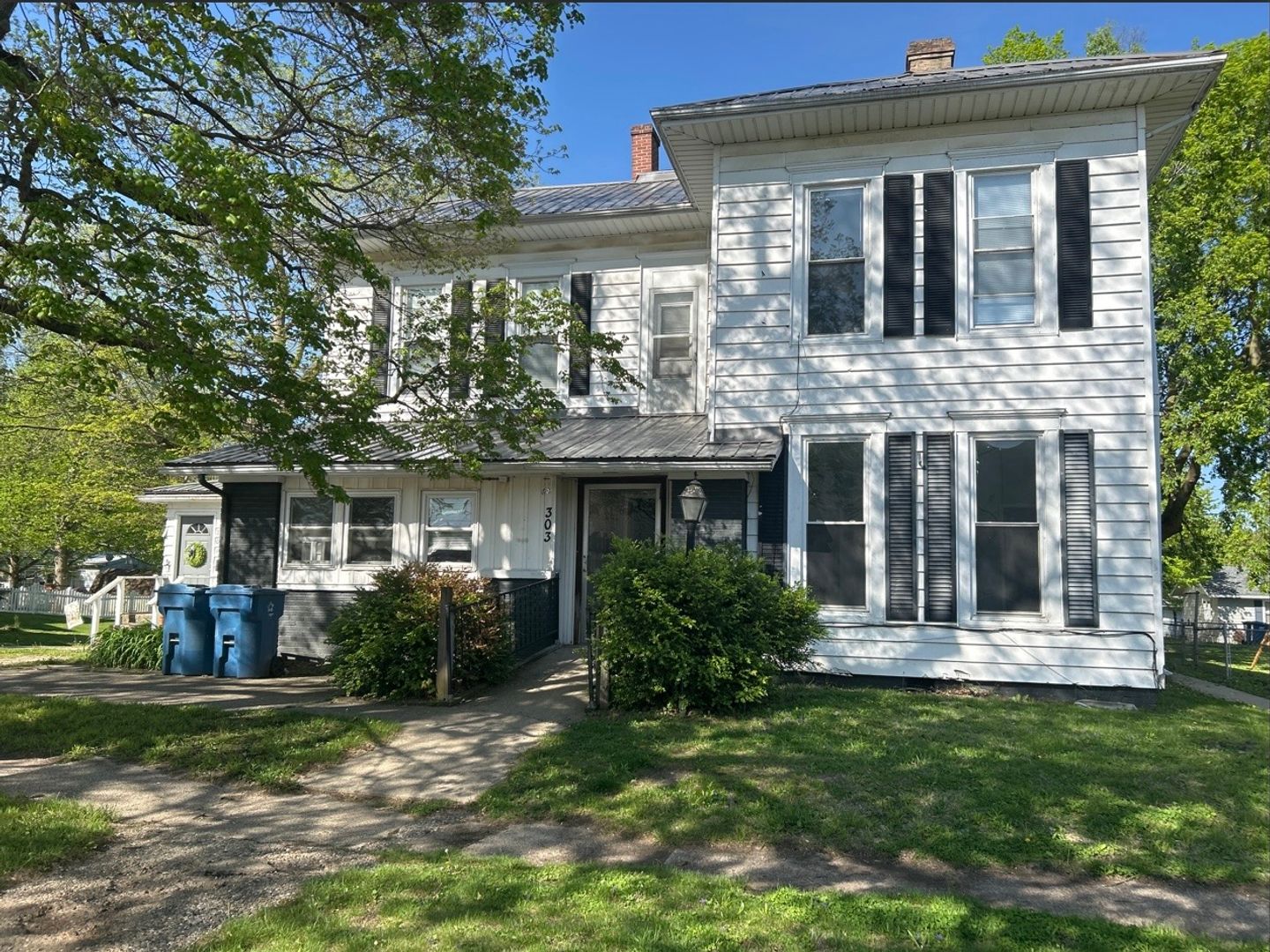 Covington Apartment: 301-303 2nd St