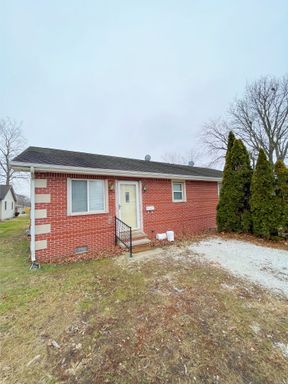 2 Bed 1 Bath Rental at 802 Orchard Avenue, Covington, IN – photo 1
