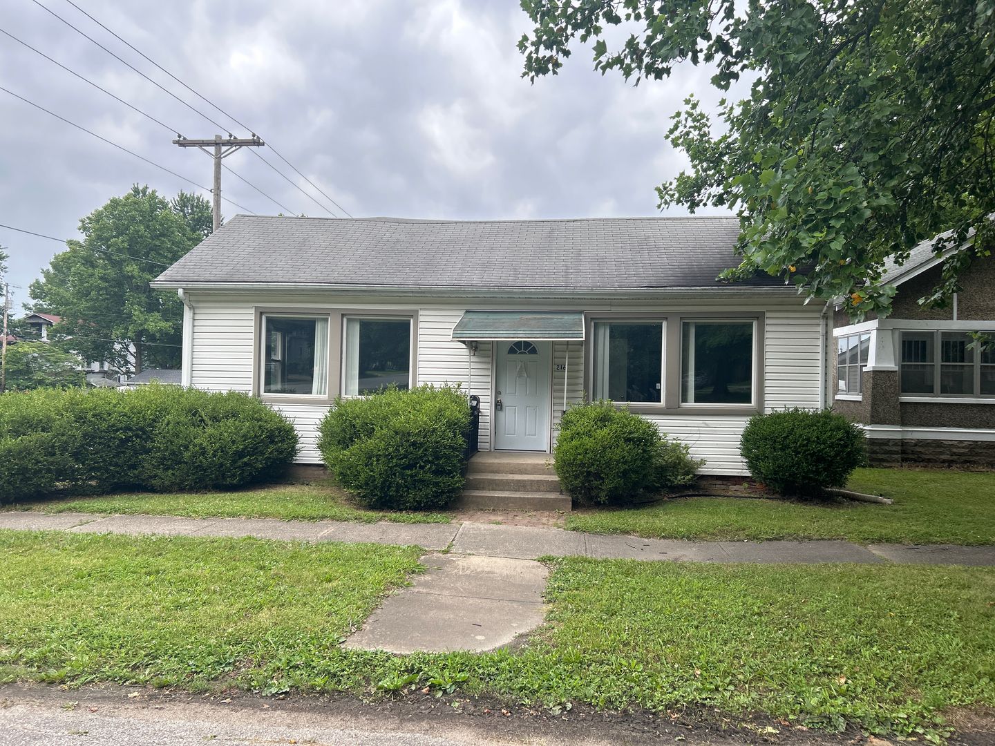 Rockville House: 216 W High St