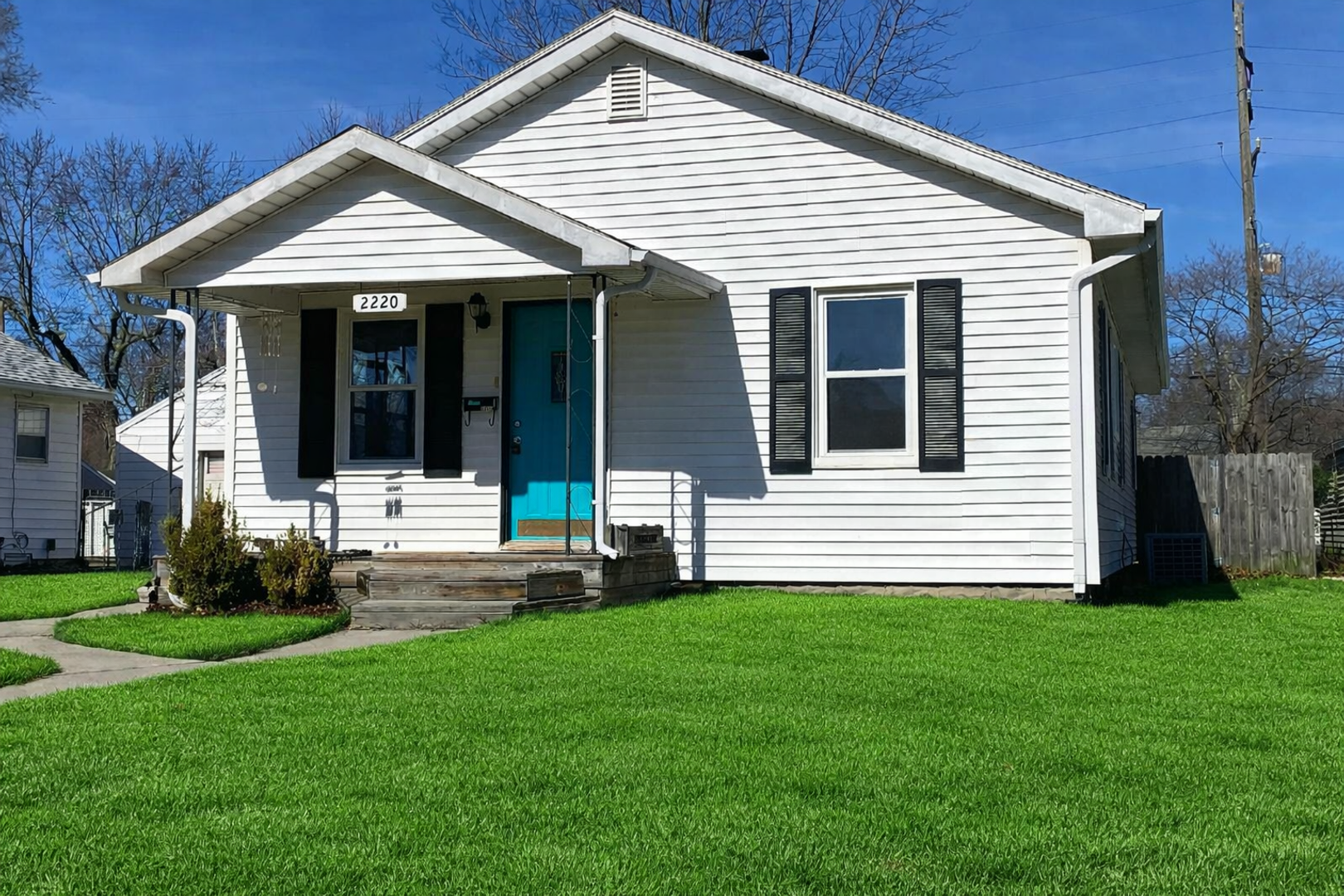 Lafayette House: 2220 Charles Street