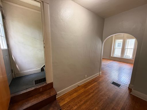 136 E Stadium Rare Grandfathered 5 person, 5 bedroom, 3 bath house – photo 1