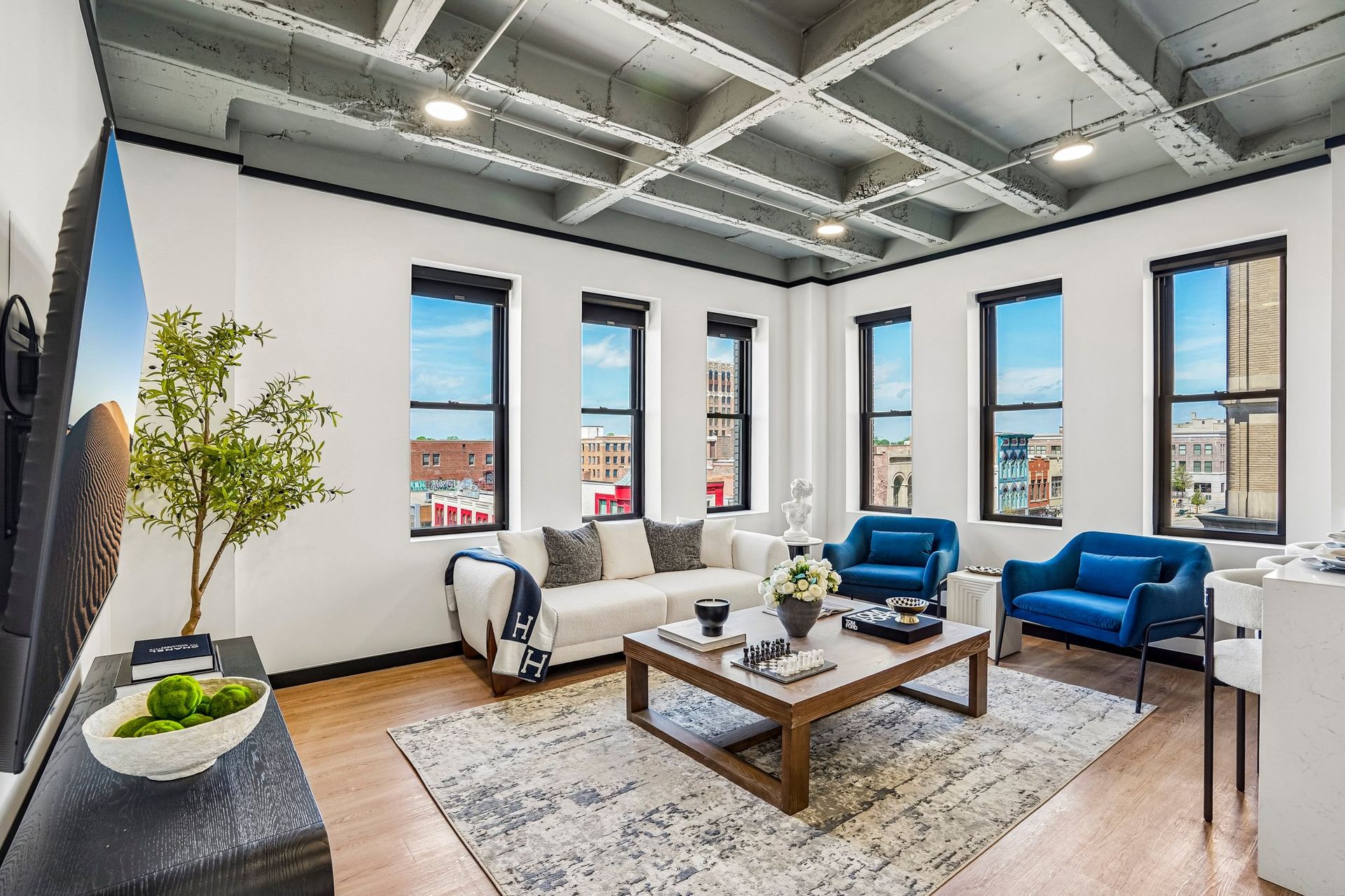 Pontiac Apartment: 28 North Saginaw Street
