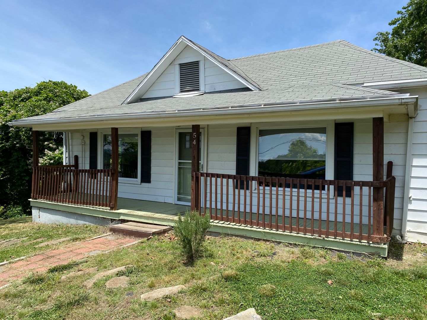 Asheville House: 54 Chestnut Ridge Ave