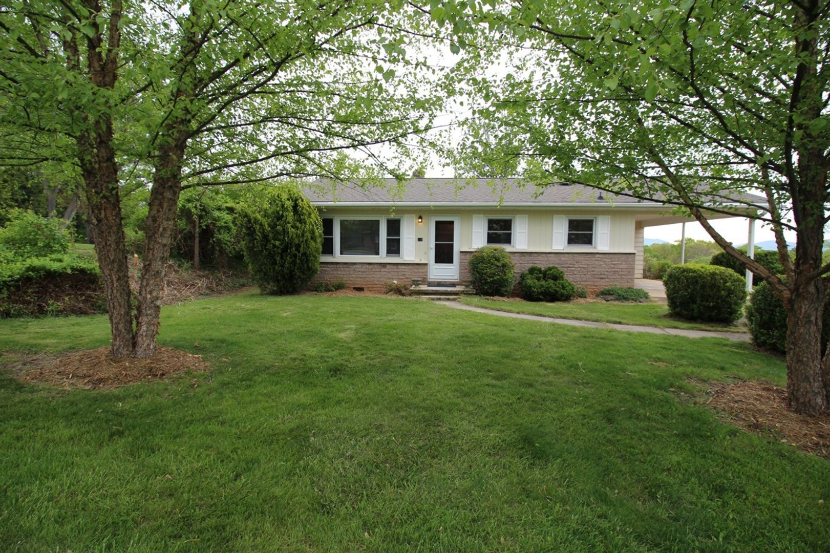 Asheville House: 319 Hi Alta Avenue