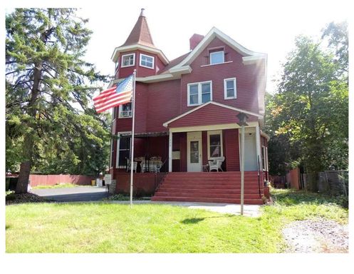 Studio Unit in Great 6 Unit Building in St. Paul – photo 1