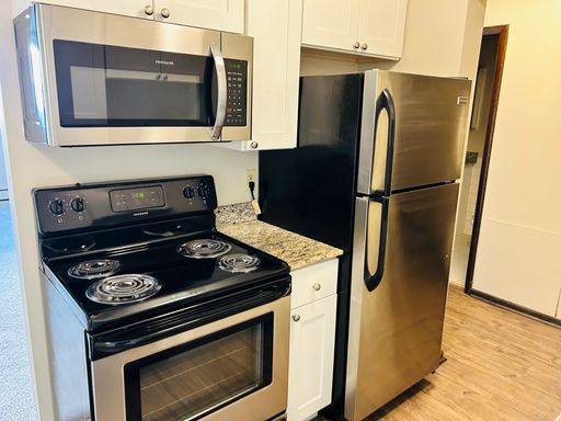 Updated 1-Bedroom Unit in Well Maintained Building. – photo 1