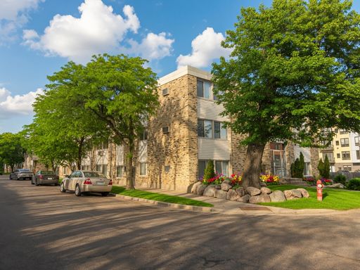Updated 1-Bedroom Unit in Well Maintained Building - ONE MONTH FREE – photo 1