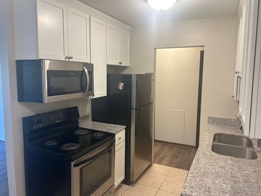 Updated 1 Bedroom Apartment is Great Location! – photo 1