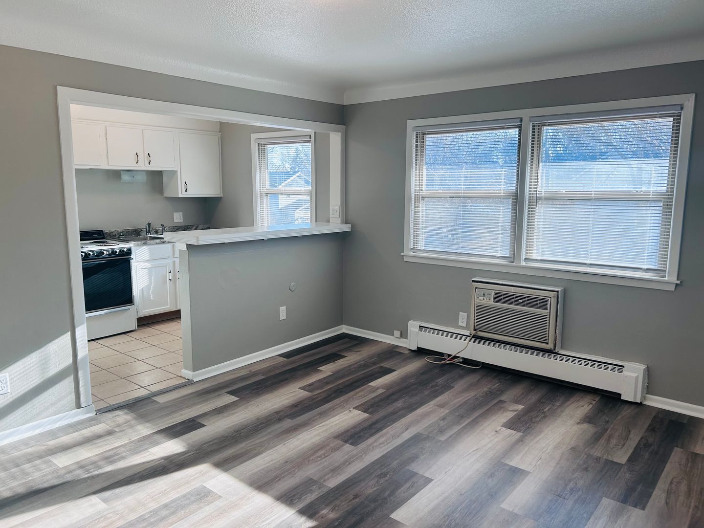 West St. Paul Apartment: 800 Dodd Road