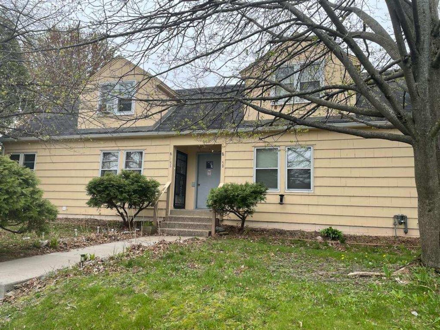 West St. Paul Apartment: 56 Logan Avenue W