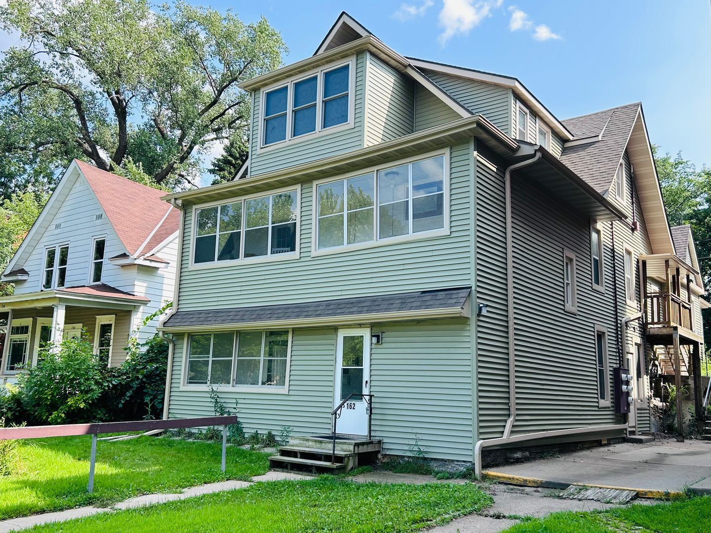 St. Paul Apartment: 162 George Street West