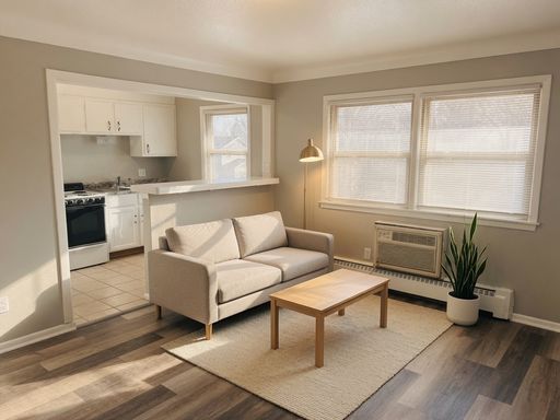 Great Updated 1 Bedroom on the top floor