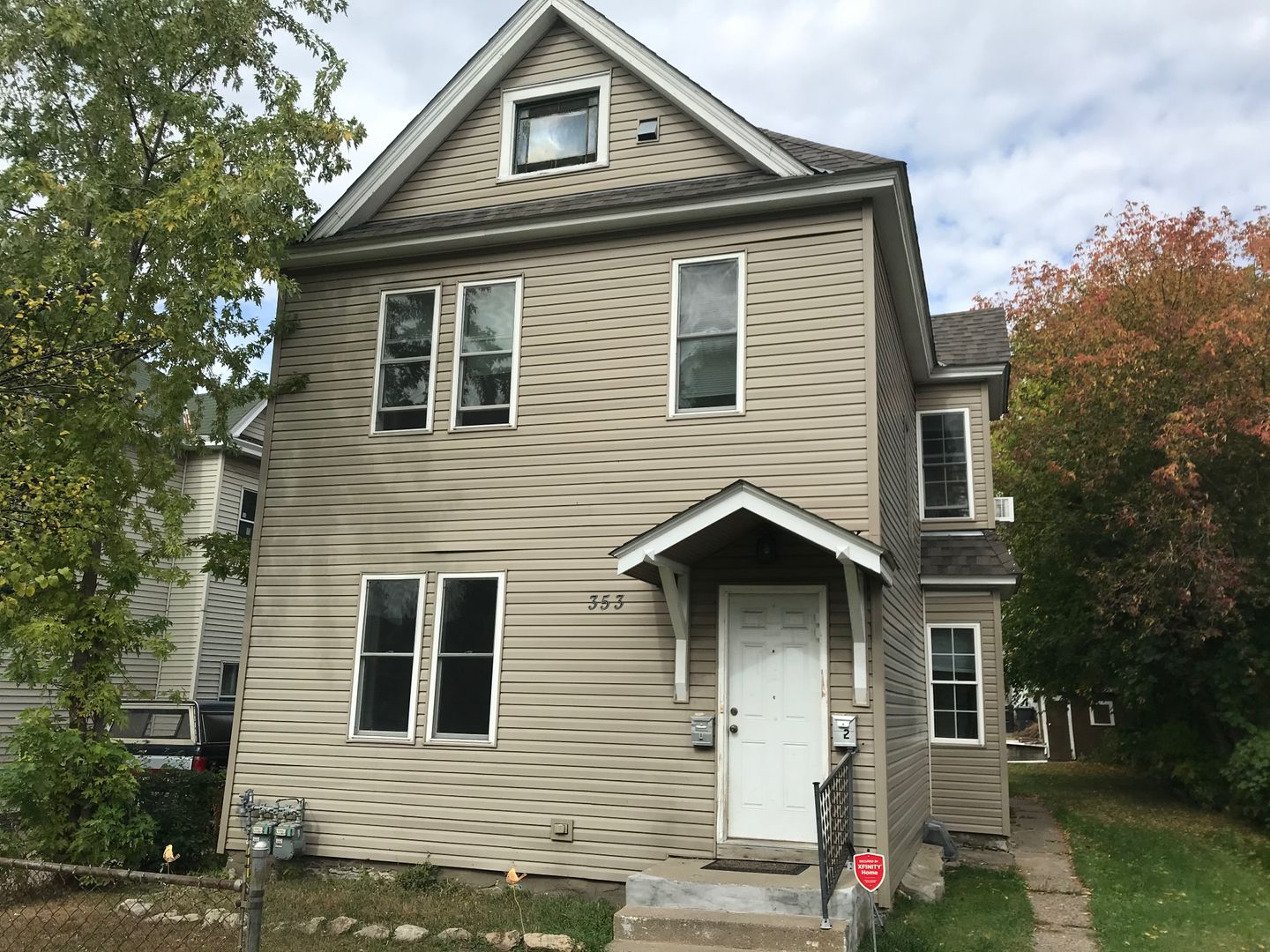 Saint Paul Apartment: 353 Lawson Ave E