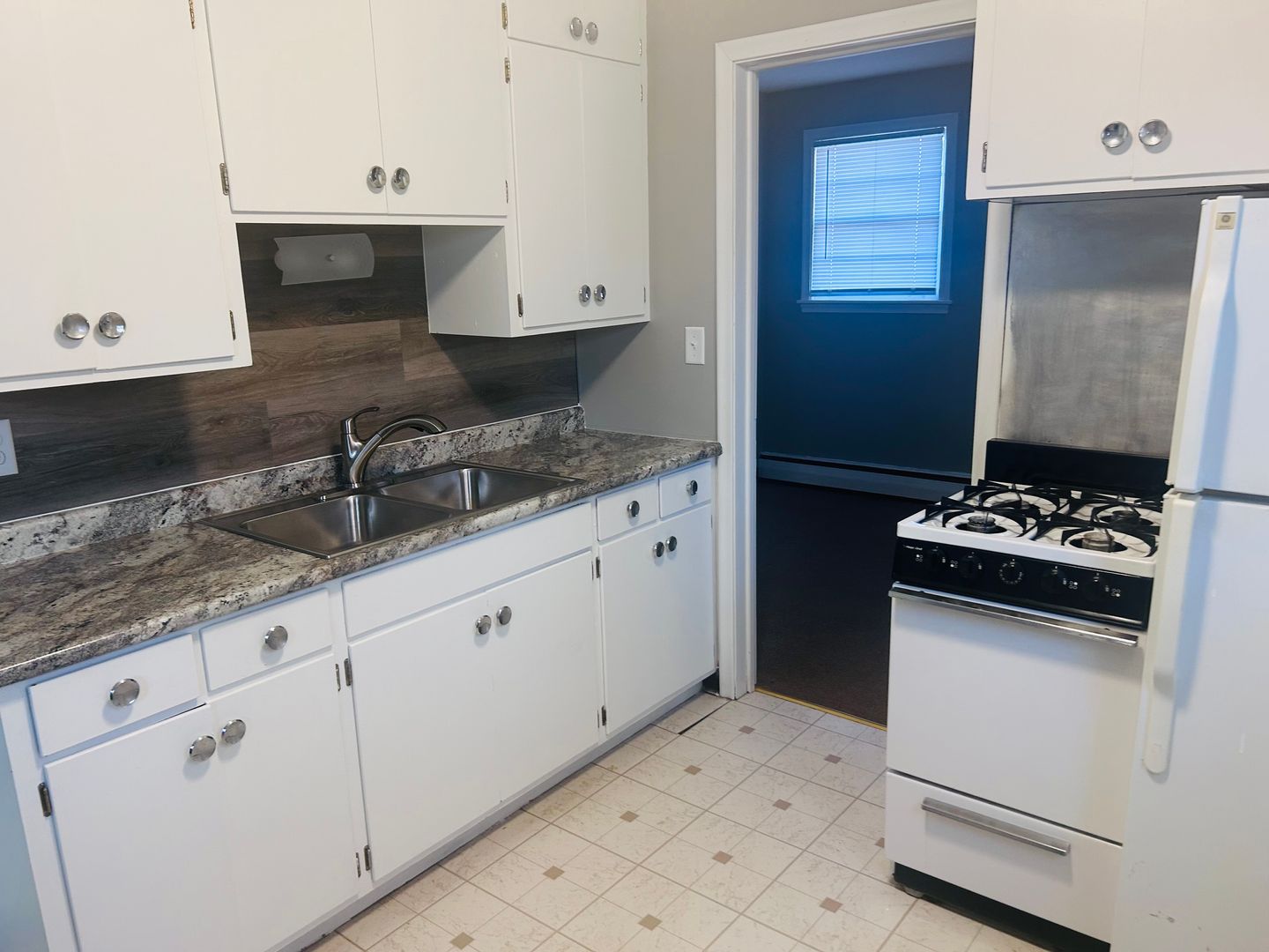 West St. Paul Apartment: 183 Annapolis Street W