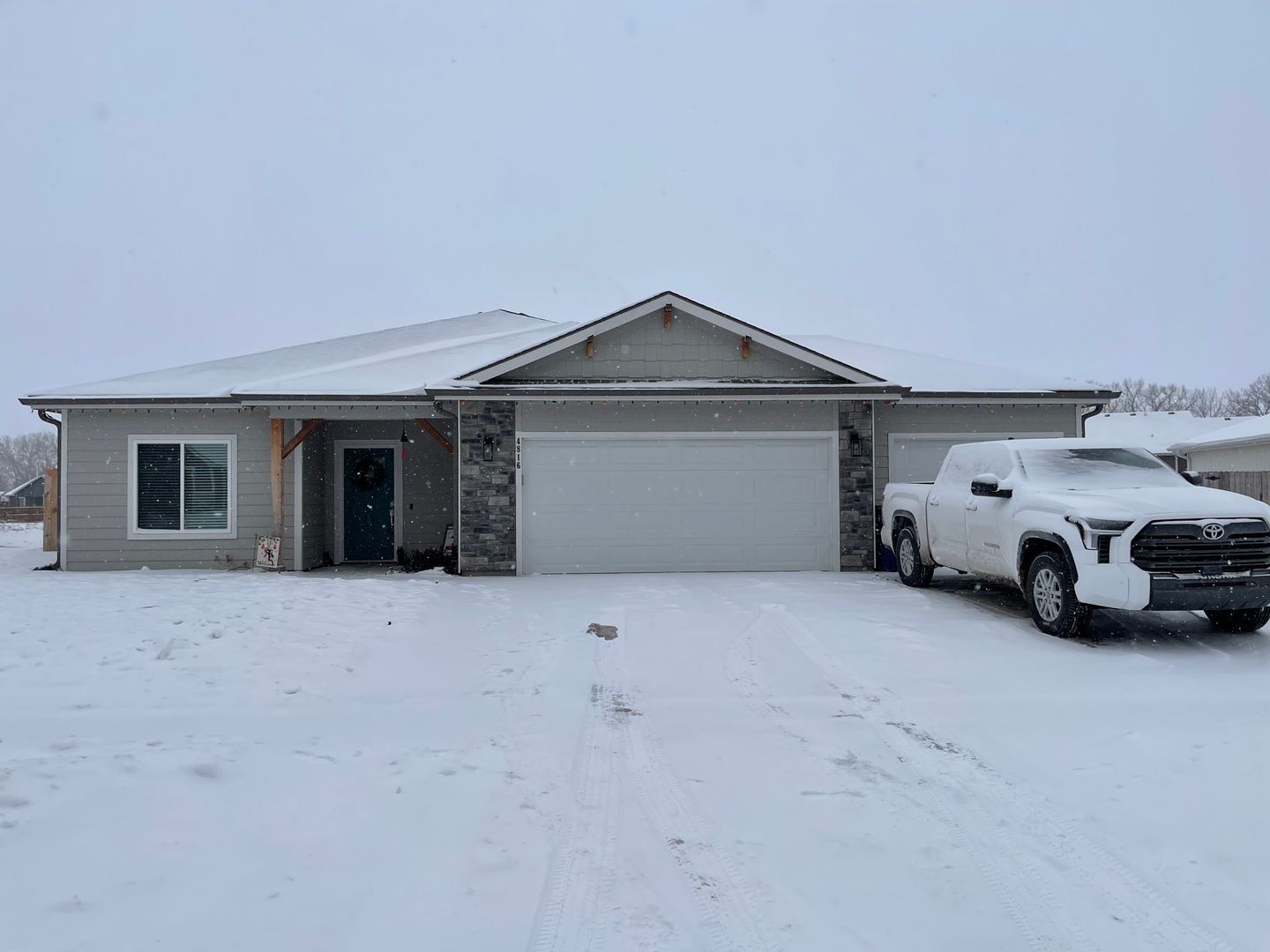 Manhattan House: 4816 Plumthicket Drive