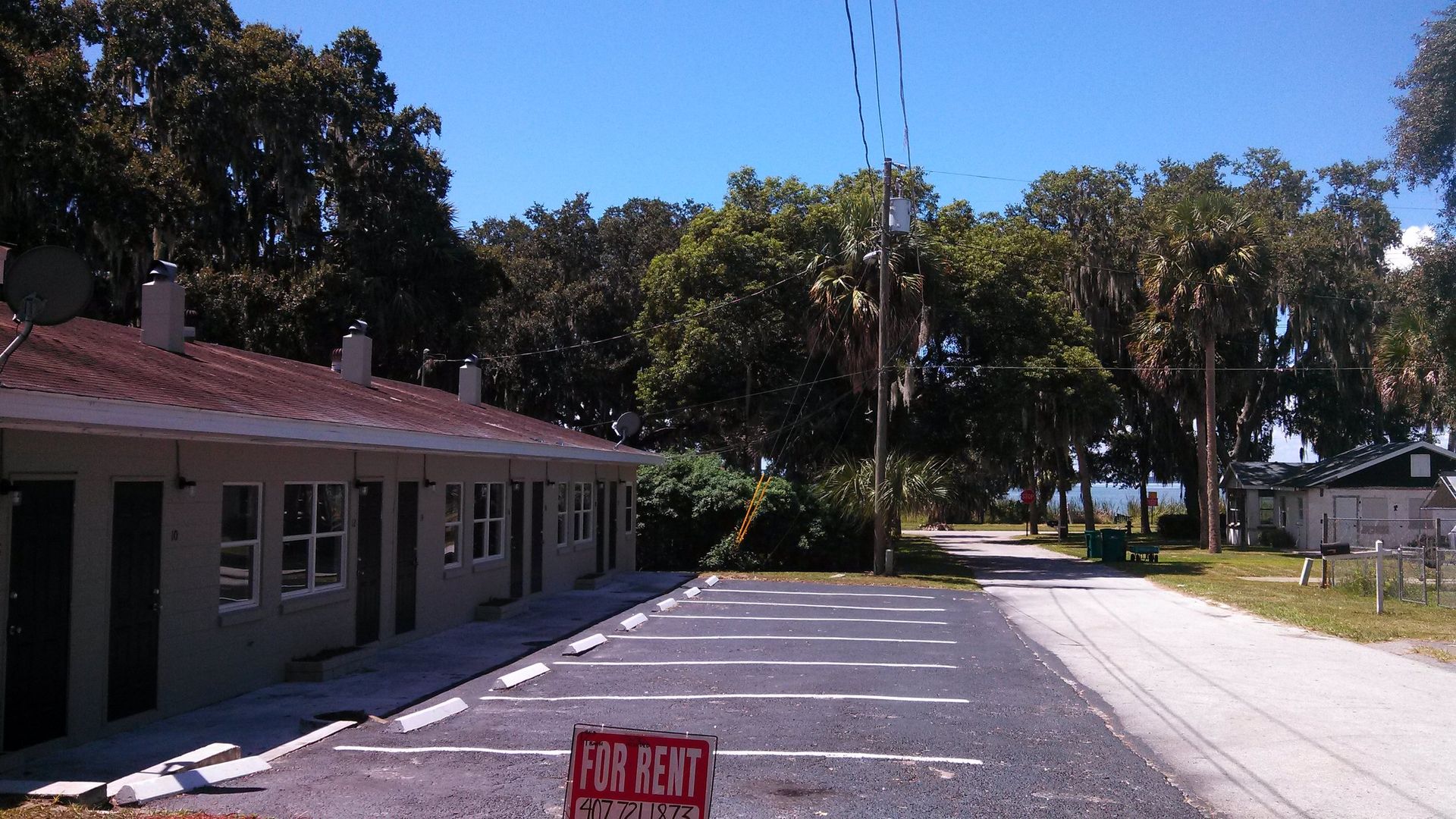 Eustis House: 14 W Herrick Drive