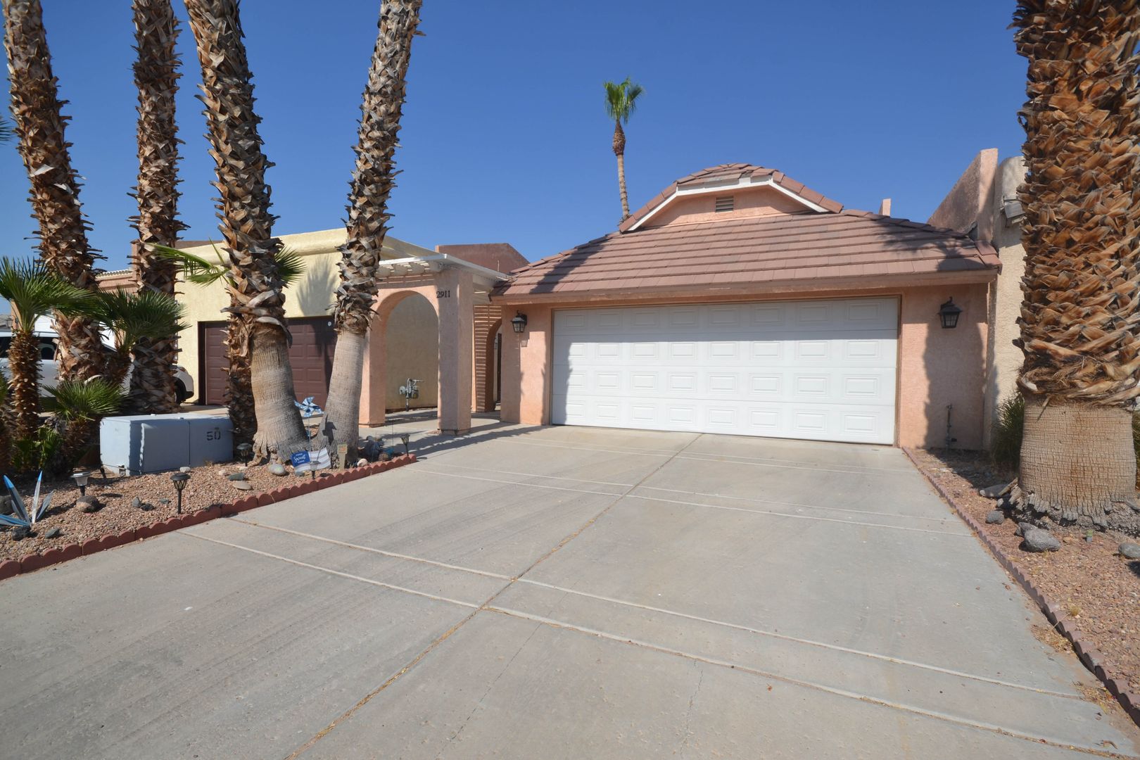 Bullhead City House: 2911 Country Club Dr.