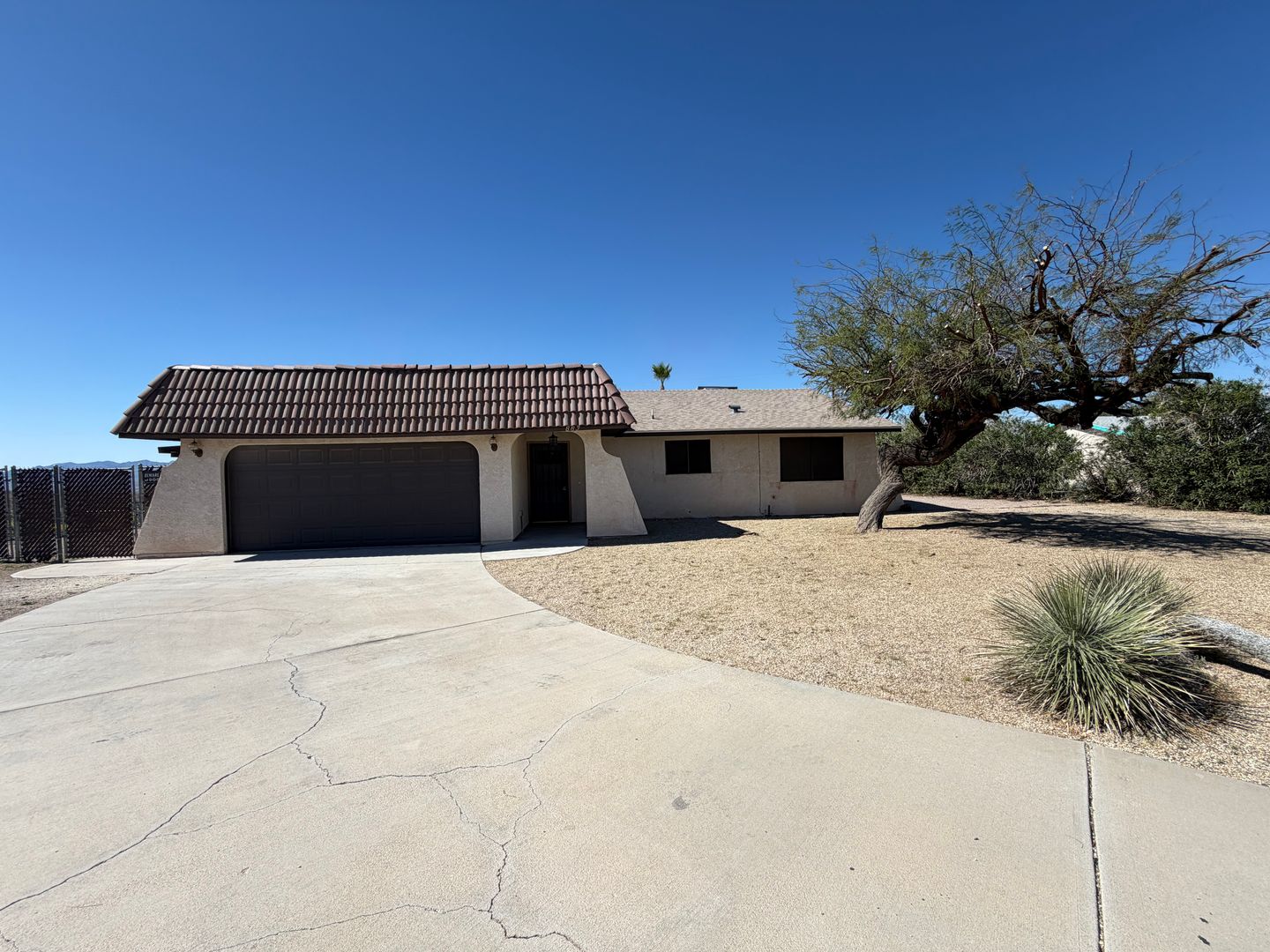 Bullhead City House: 883 Los Flores St.