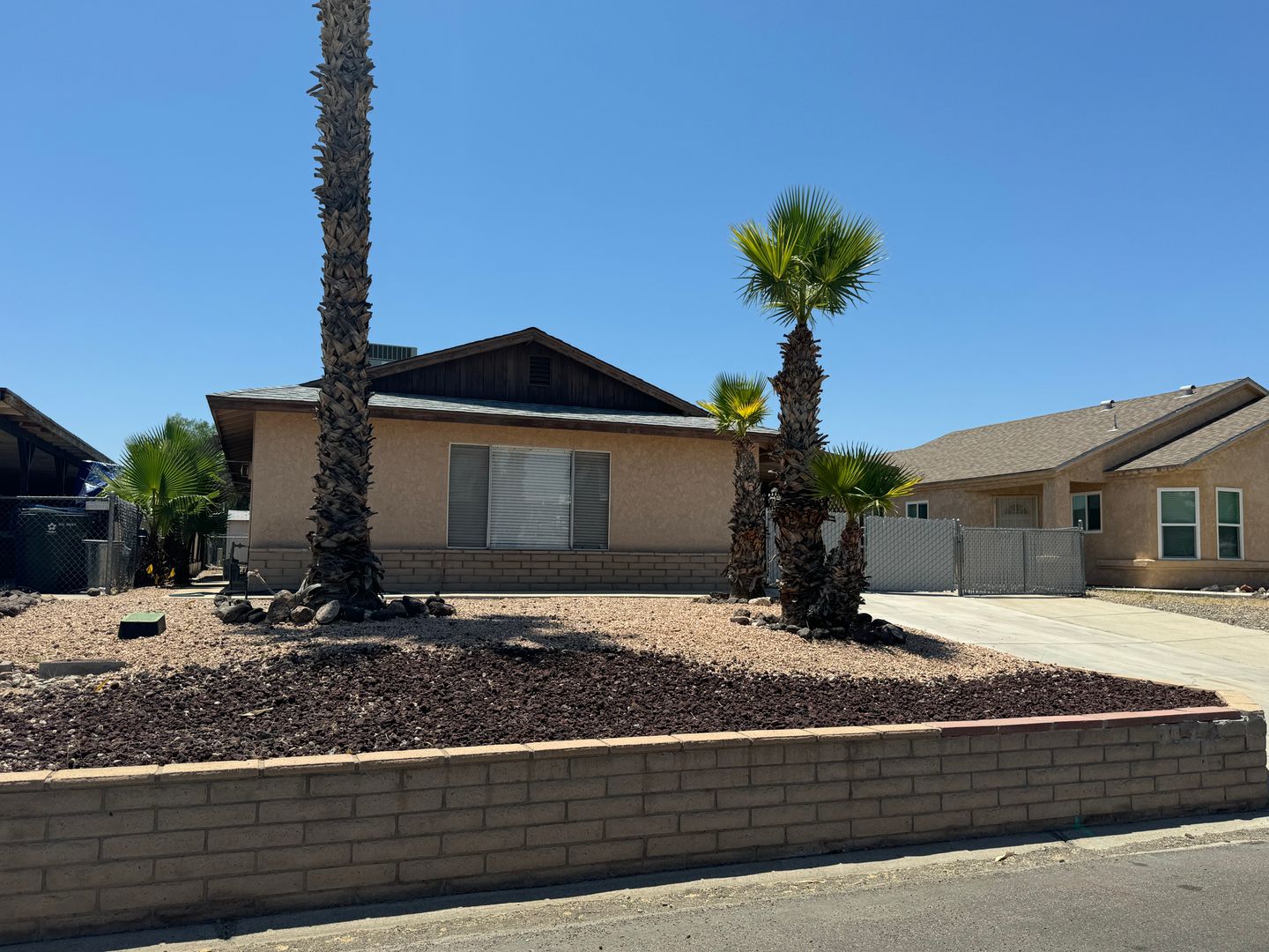 Bullhead City House: 826 Citrus St.