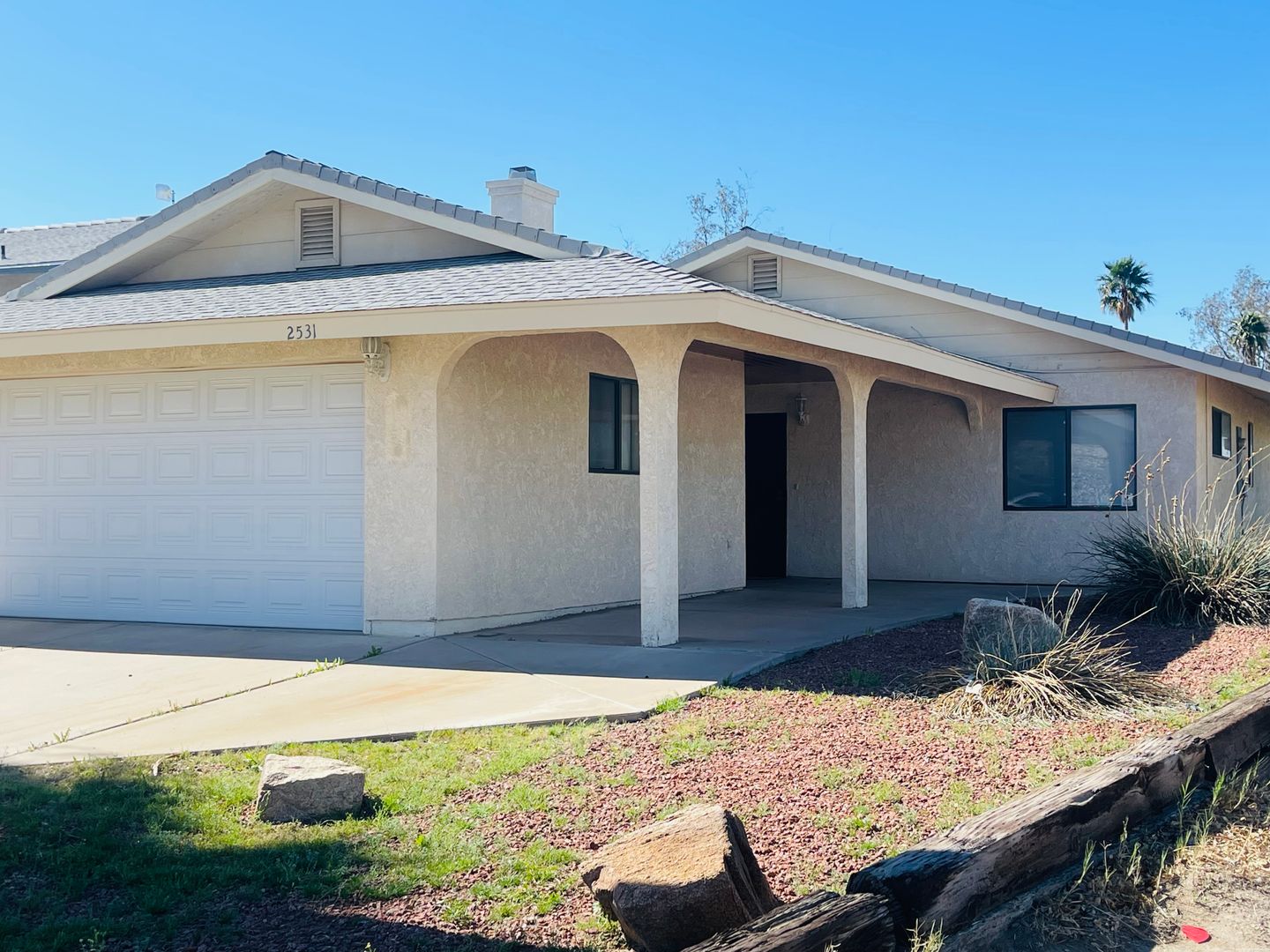 Bullhead City House: 2531 Country Club Dr.