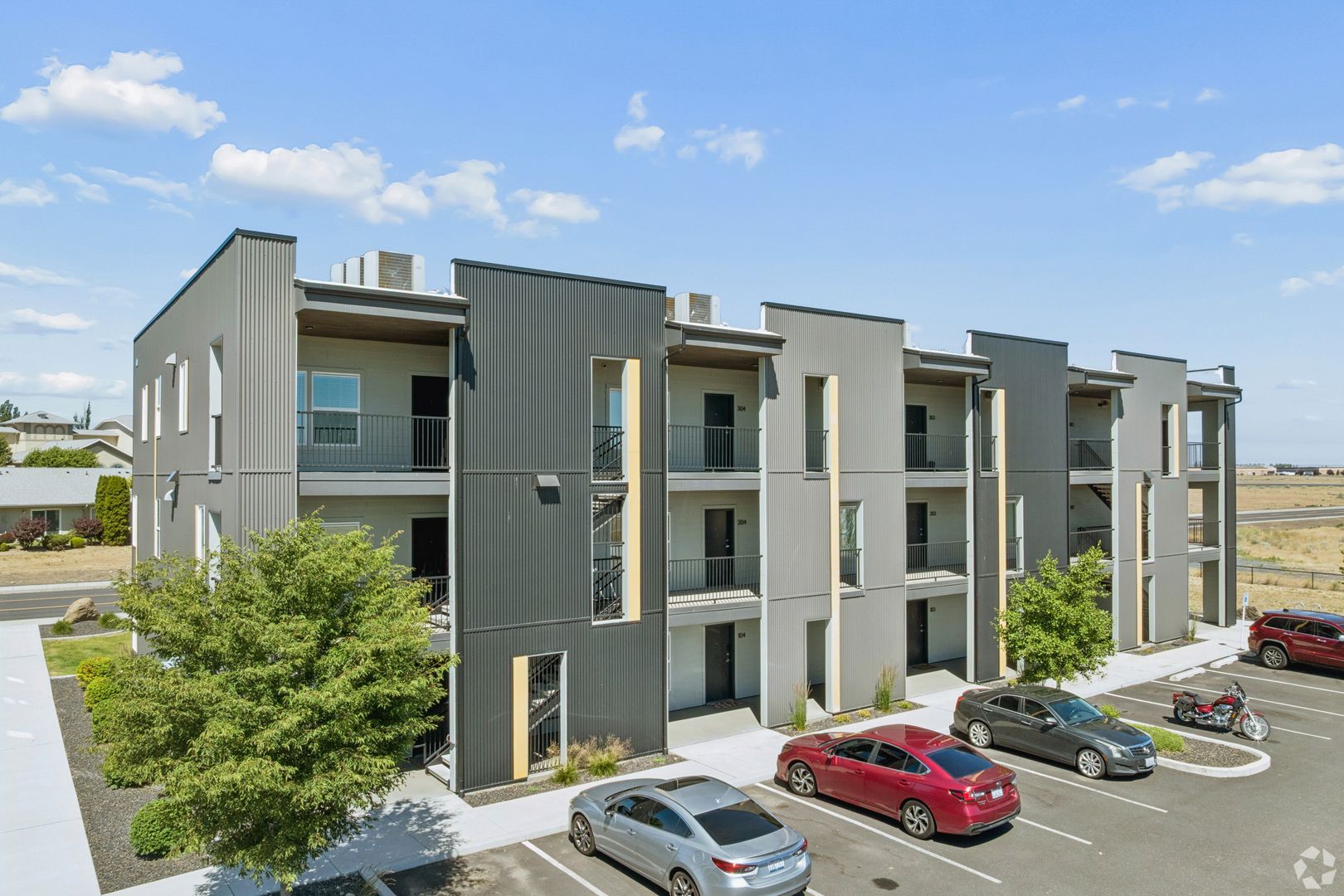 Moses Lake Apartment: 5025 & 5075 Owens Rd.