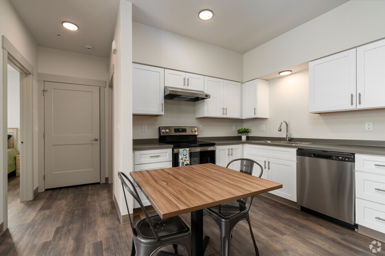 Ponderay Apartment: 564 North Triangle Drive