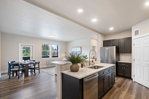 The Willow - 1 Bedroom / 1 Bathroom with Attached Garage – photo 1