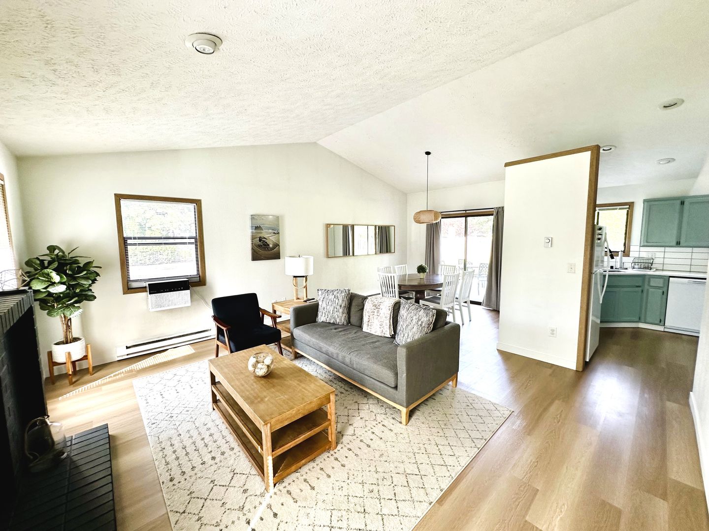 189 Crestline Duplex