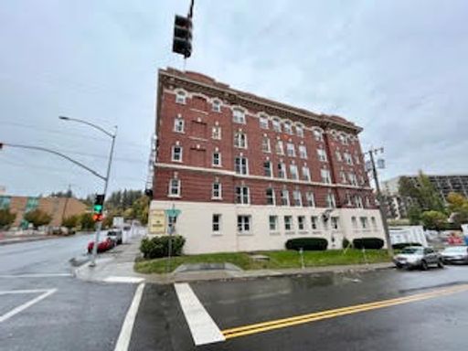 Welcome to historic charm and a beautiful studio apartment home located in the heart of Spokane, WA. – photo 1