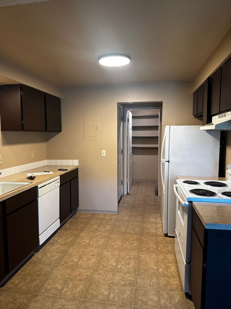 Spokane Apartment: 120 E. Hawthorne Road