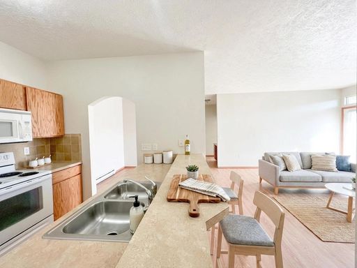 Pet Friendly, Amazing North Side Location – photo 1