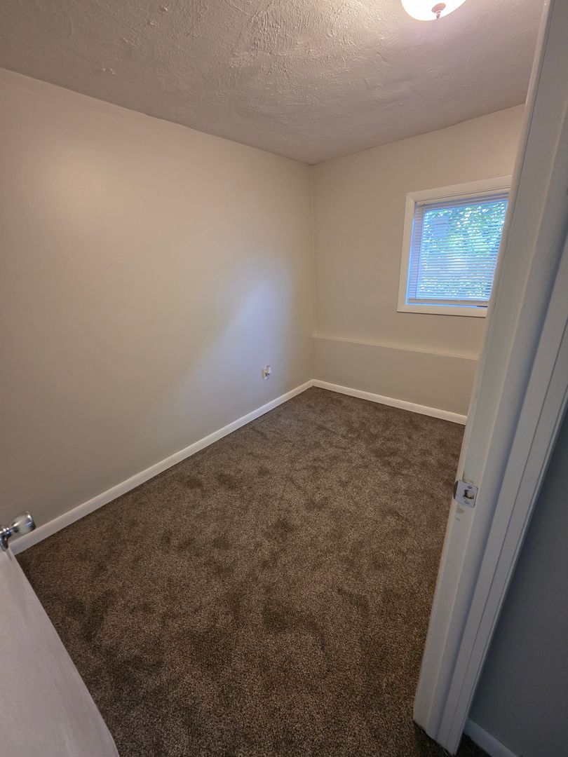 Burrillville Apartment: 819 Douglas Turnpike